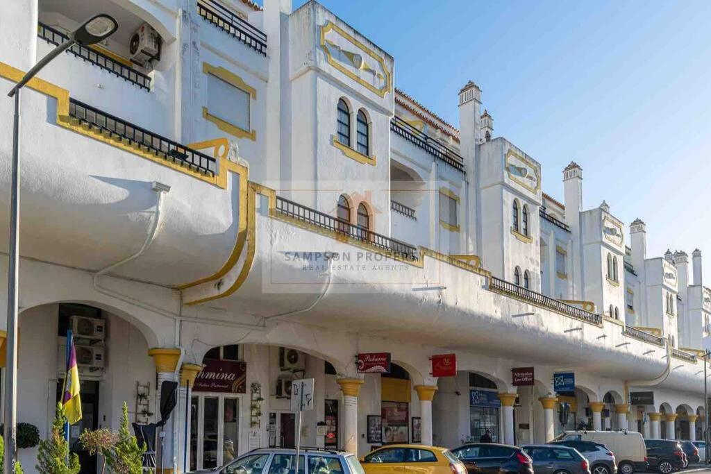 Spacious Two Bedroom Apt, 200m From The *